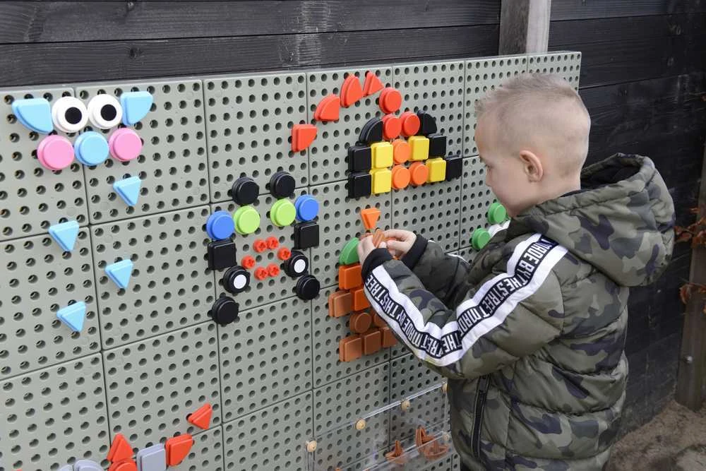 MASTERKIDZ 64 geometrinių formų kaiščių rinkinys STEM lentoms