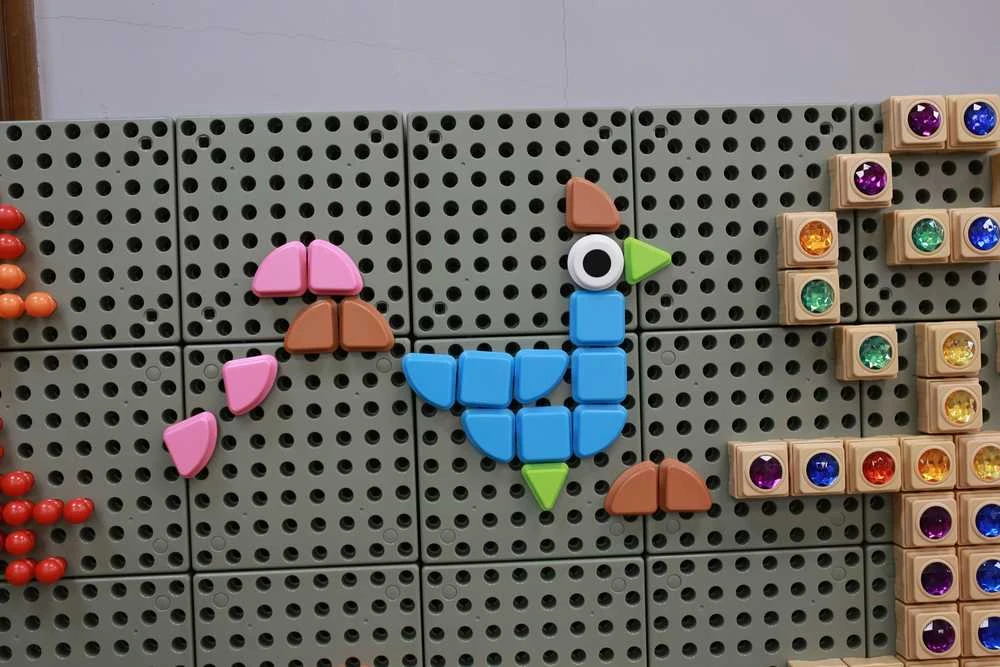 Masterkidz Žaislinis Geometrinių figūrų formos kaiščių rinkinys, 64 vnt