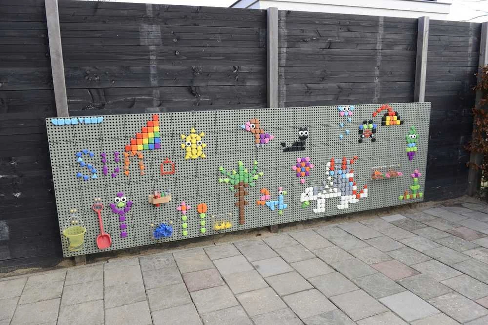 MASTERKIDZ 64 geometrinių formų kaiščių rinkinys STEM lentoms