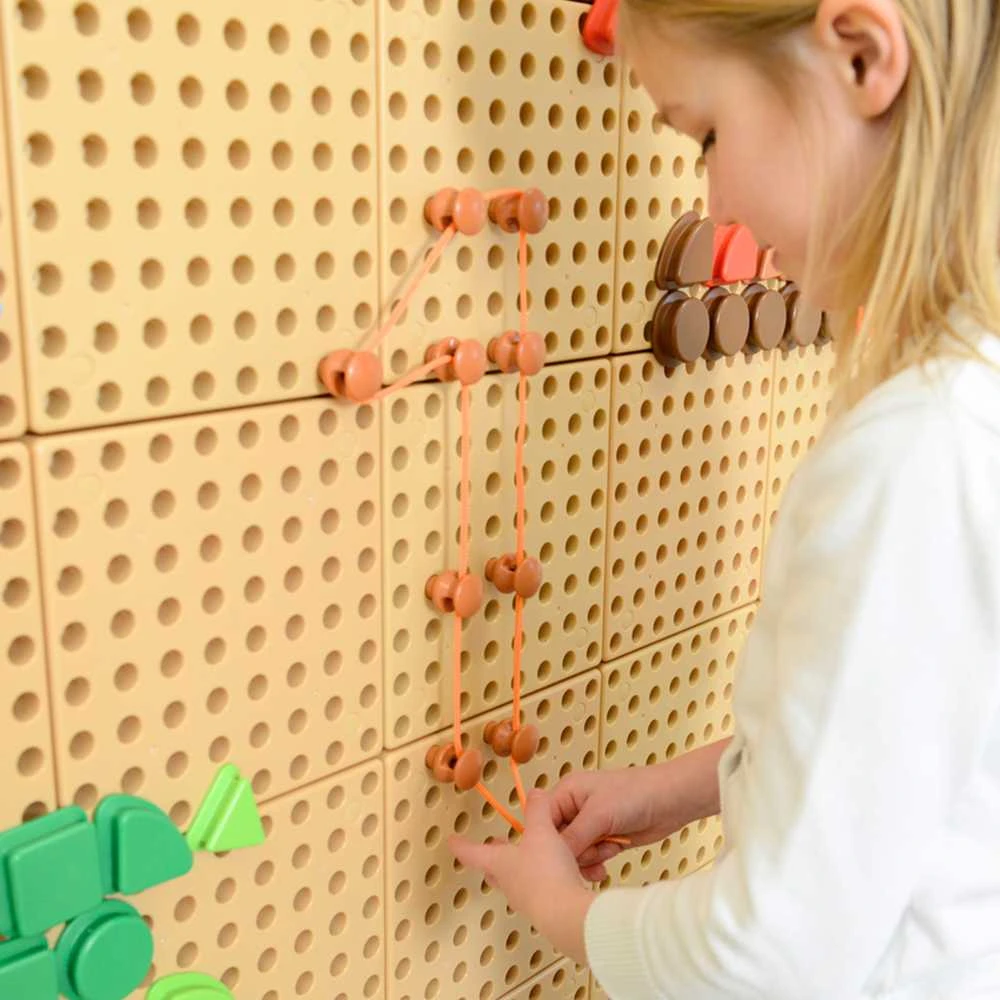 Masterkidz Kreatyvios Žaidimų Lentelės Komplektas 200 Kotelų ir 60 Siūlų
