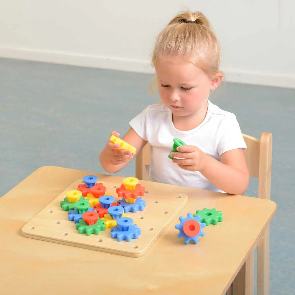 Dantų ratai sukuria savo mechanizmą „MasterKidz Montessori“