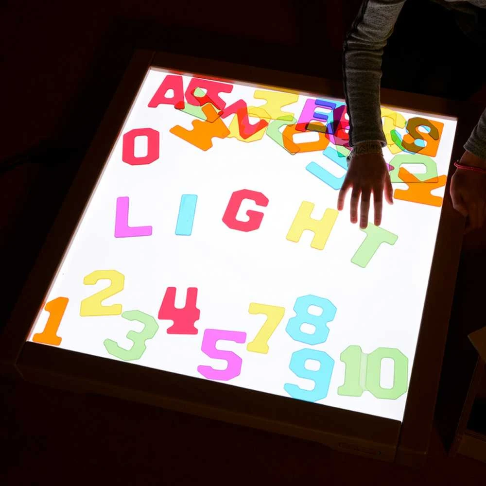 MASTERKIDZ LED šviesos skydelis, keičiantis spalvas su nuotolinio valdymo pultu + Montessori mozaikos kaladėlės, 140 vnt.