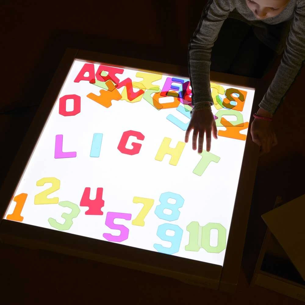 MASTERKIDZ LED šviesos skydelis su spalvų keitimu ir nuotolinio valdymo pultu + priedų rinkinys
