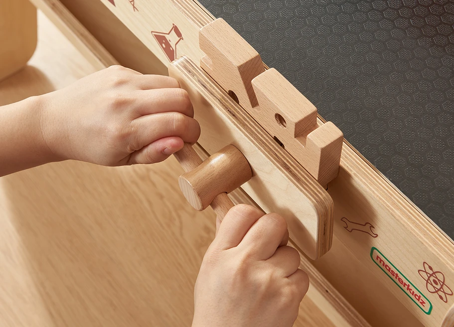 Medinis XXL dirbtuvių stalas su įrankiais MASTERKIDZ Montessori STEM