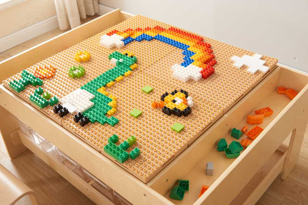 MASTERKIDZ Medinis lavinamasis stalas + SIENOS PRIEDAI KIEMS + 359 vnt.
