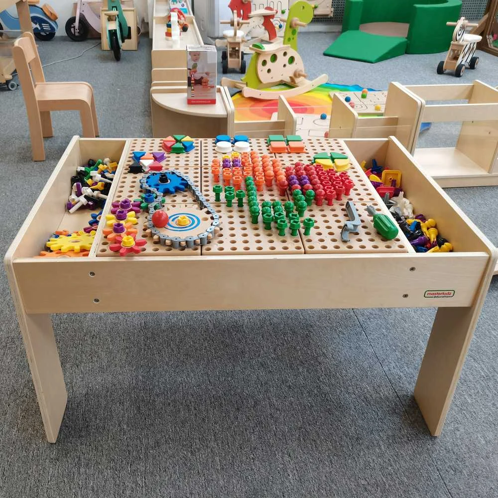 MASTERKIDZ medinis mokomasis stalas + 352 STEAM sienelės priedai