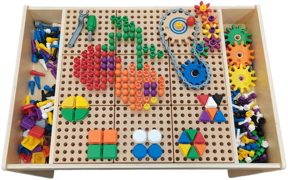 MASTERKIDZ medinis mokomasis stalas + 352 STEAM sienelės priedai