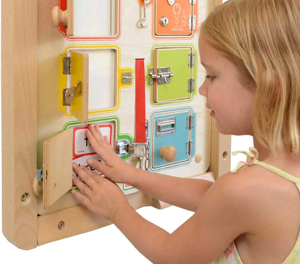 Masterkidz Medinė Žaidimų Lenta Mokymuisi Užrakinti ir Atidaryti - 6 Seifai