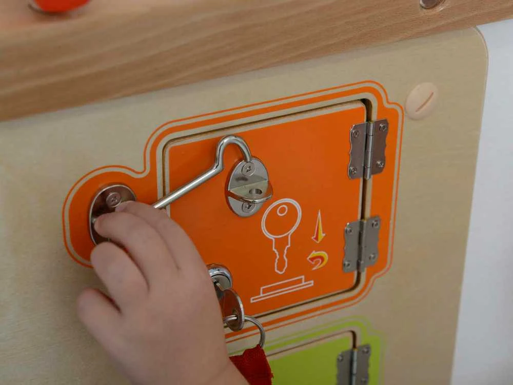 Masterkidz Medinė Žaidimų Lenta Mokymuisi Užrakinti ir Atidaryti - 6 Seifai