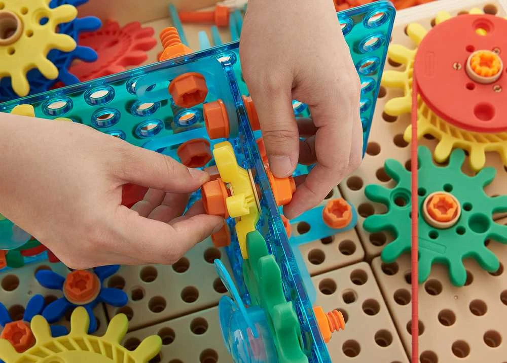 MASTERKIDZ priedų rinkinys krumpliaračiai STEM sieninėms plokštėms 198 vnt