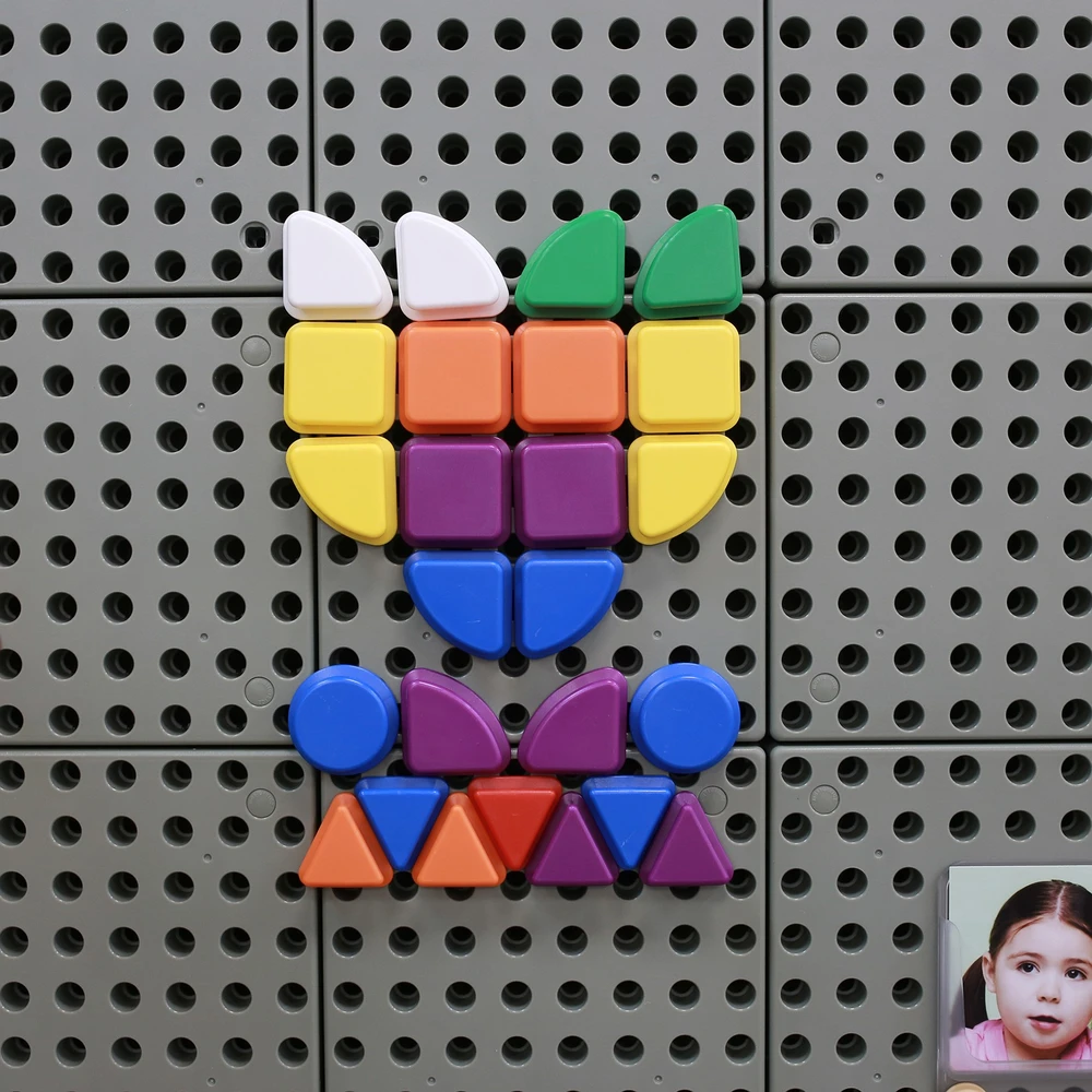 MASTERKIDZ 64 geometrinių formų kaiščių rinkinys STEM lentoms