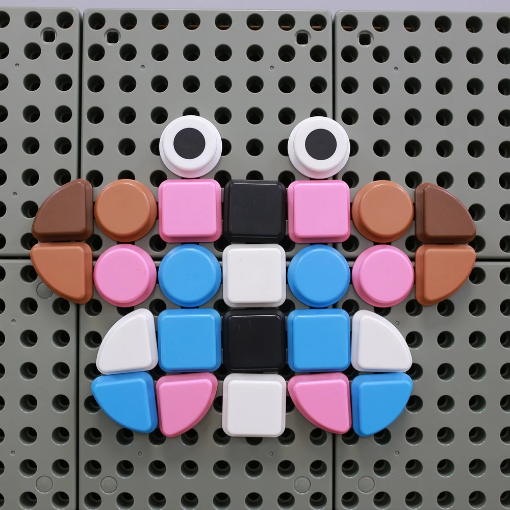 MASTERKIDZ 64 geometrinių formų kaiščių rinkinys STEM lentoms
