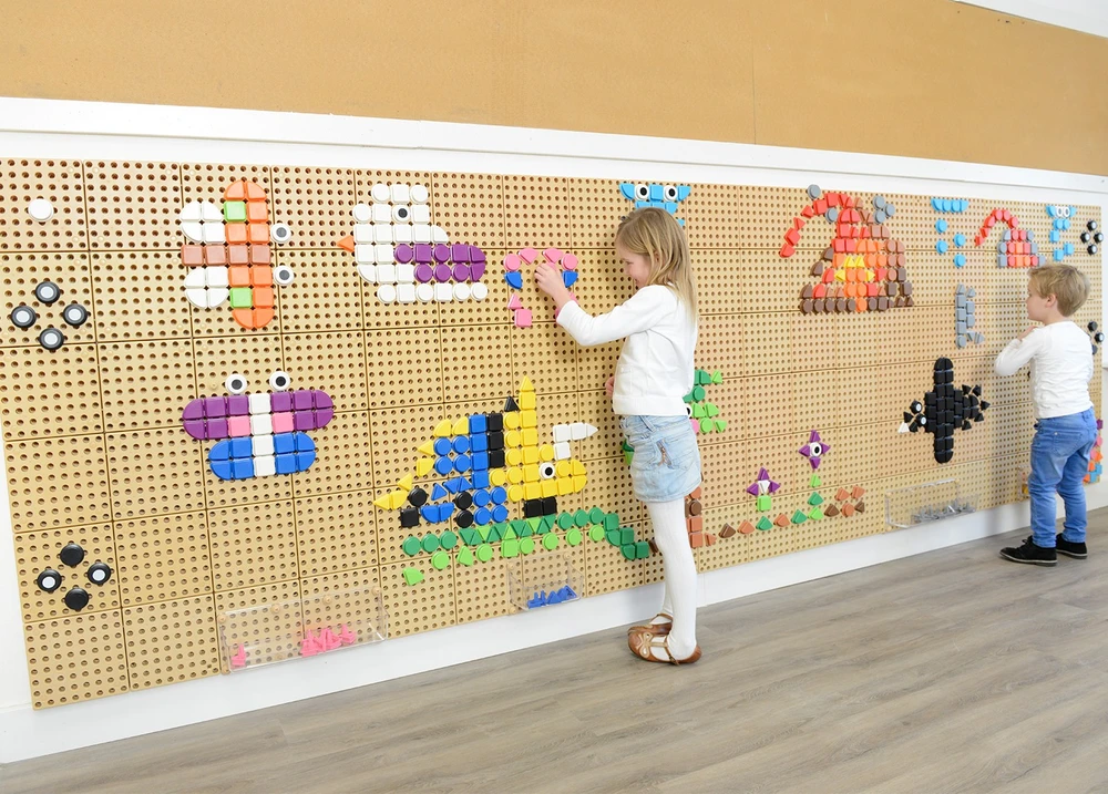MASTERKIDZ 64 geometrinių formų kaiščių rinkinys STEM lentoms