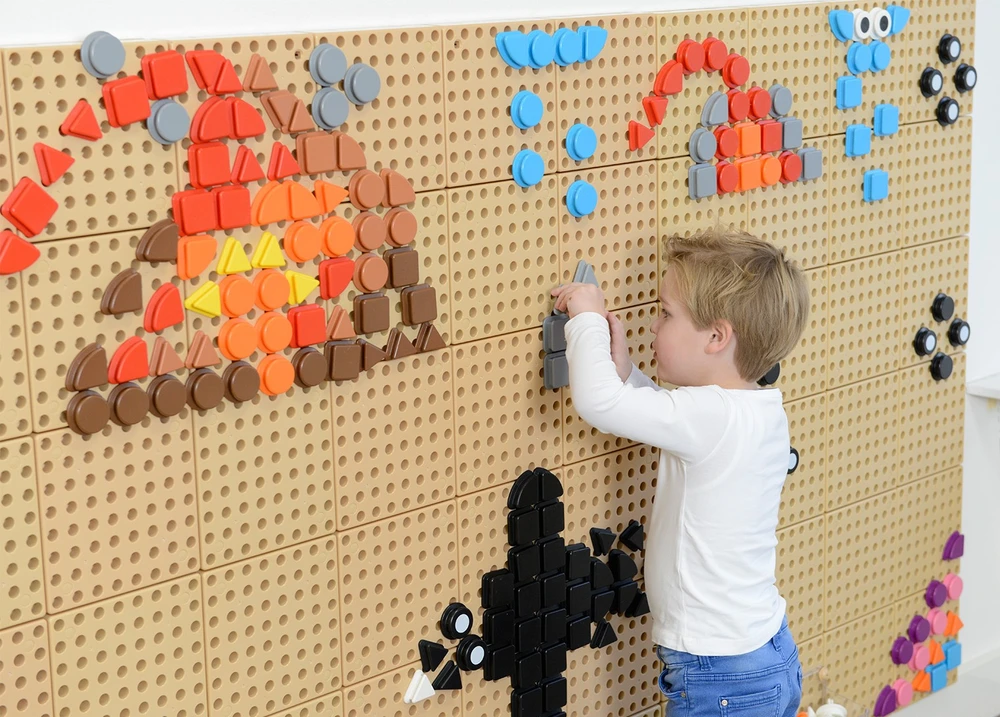 MASTERKIDZ 64 geometrinių formų kaiščių rinkinys STEM lentoms