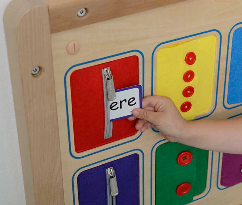 „Wallboard“ atidarymo ir uždarymo spynų slankikliai mygtukai MasterKidz Montessori