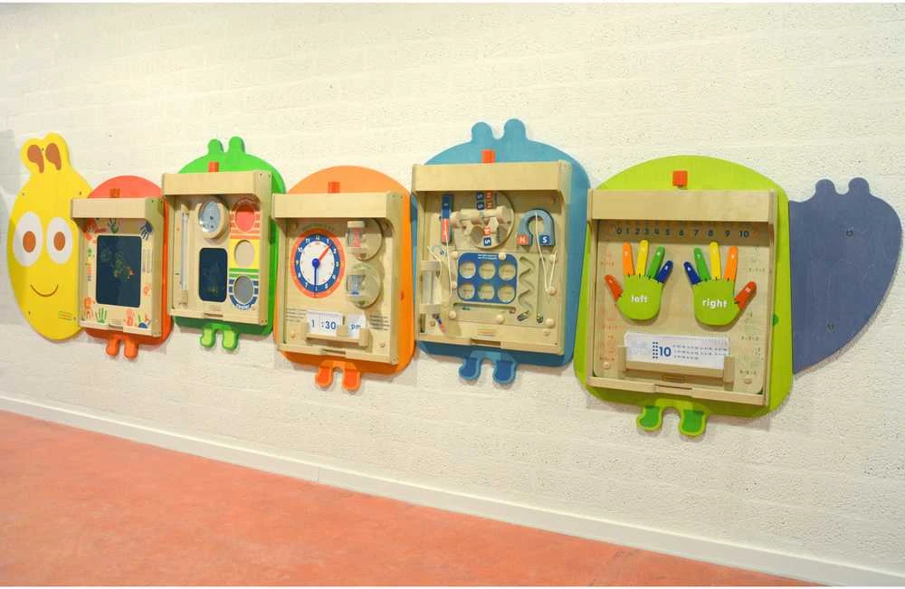 „MASTERKIDZ Flex“ sieninė tvirtinimo sistema 5 edukacinėms lentoms – „Caterpillar“