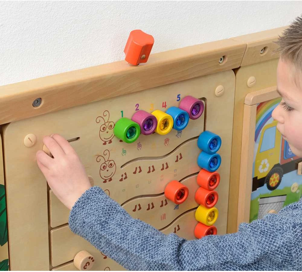 MASTERKIDZ medinė sieninė lenta spalvingos vikšrelės
