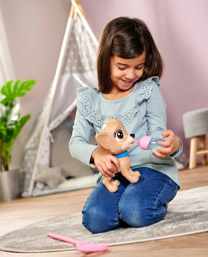 Simba Chi Chi Love pii Pii šuniukas daro šlapimąsi