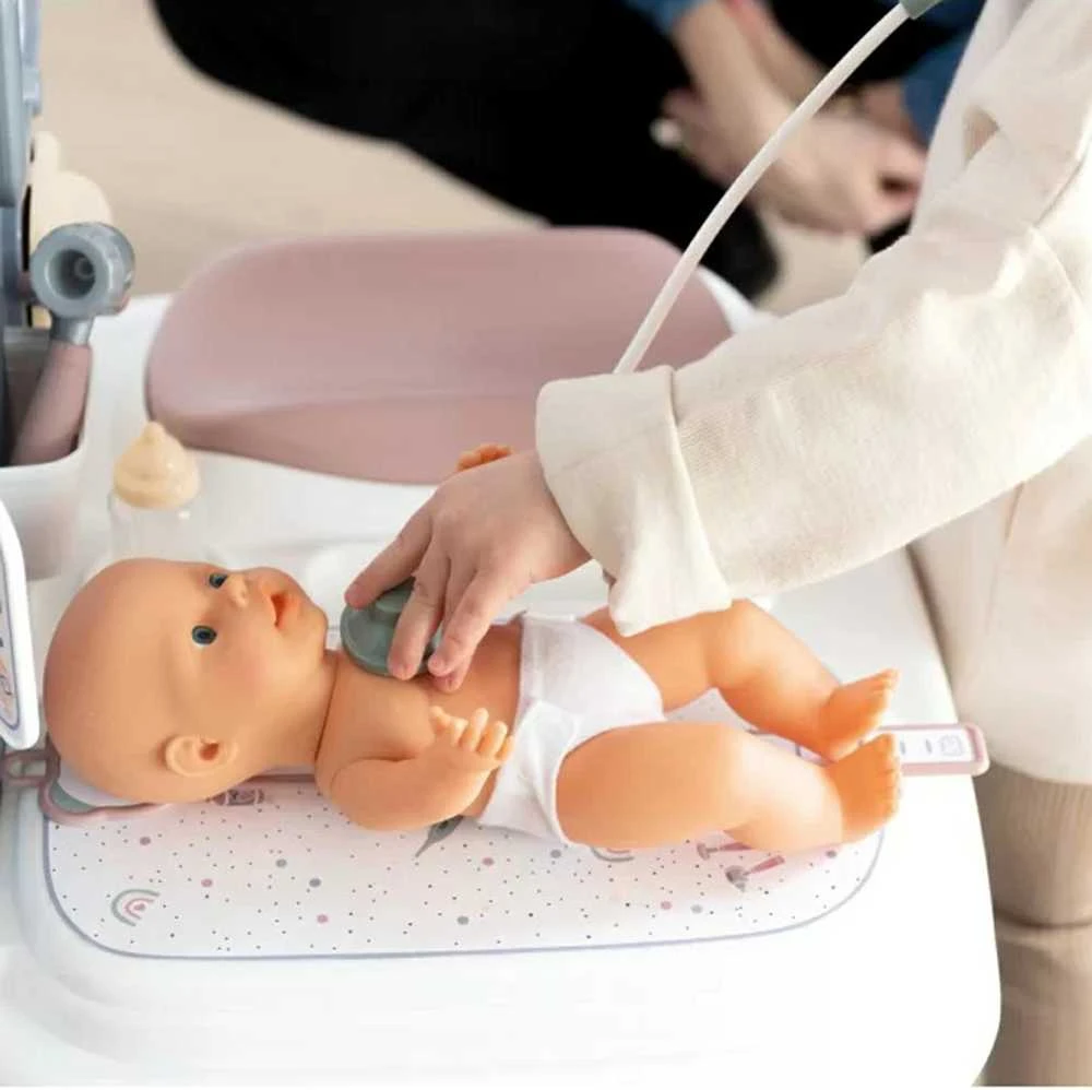 „Smoby“ kūdikių priežiūros medicinos centras lėlių priežiūrai su elektronine tabletė + 24 AKC.