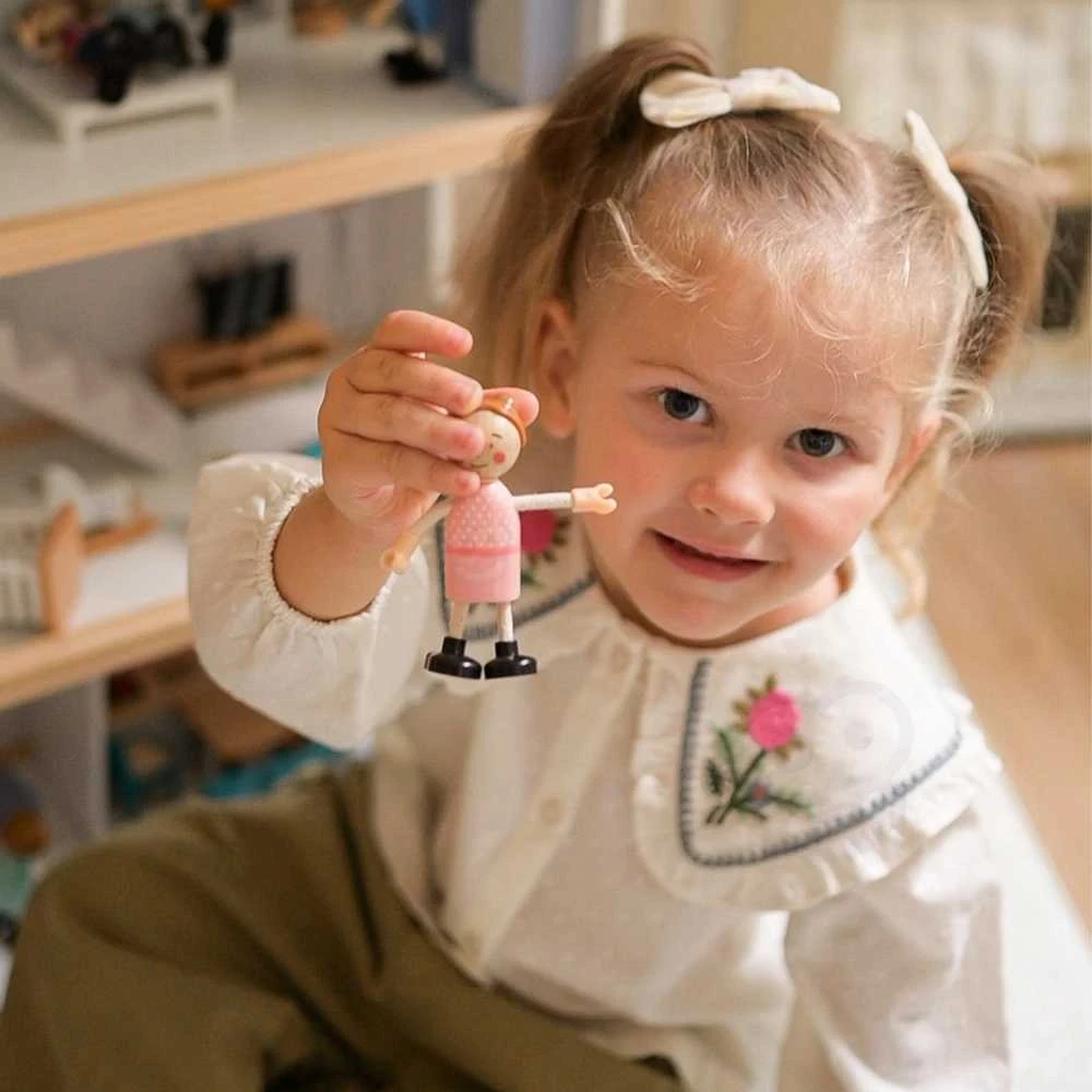Tooky Toys TOOKY TOY Lėlių Namas Medinis 3 Aukštų su 6 Figūrėlėmis
