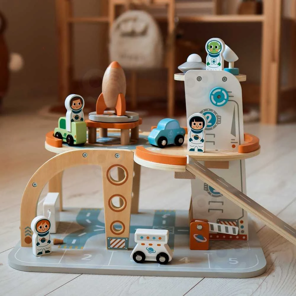 Tooky Toys Medinė kosminė stovėjimo stotis-kosminis parkingas TOOKY TOY
