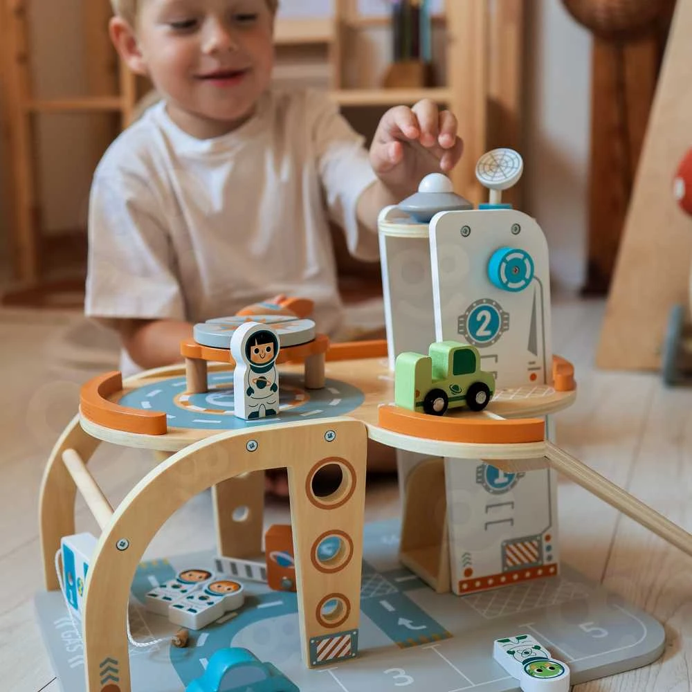 Tooky Toys Medinė kosminė stovėjimo stotis-kosminis parkingas TOOKY TOY