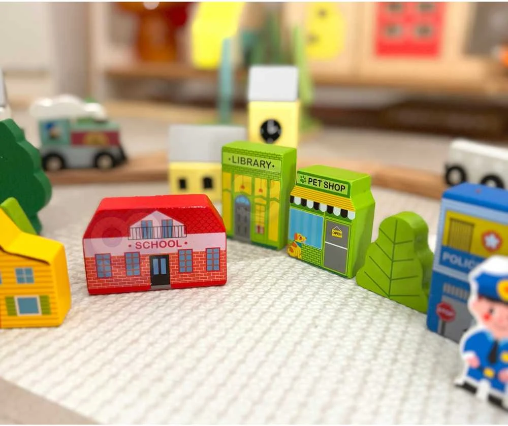 Tooky Toys Paimtas žaislinis medinis pastatų komplektas ir „Figurines City“