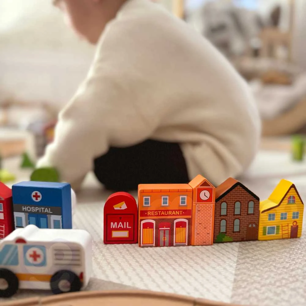 Tooky Toys Paimtas žaislinis medinis pastatų komplektas ir „Figurines City“