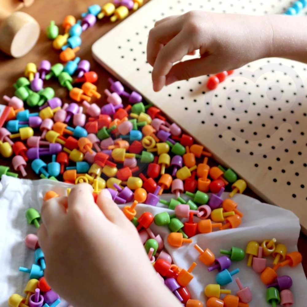 Tooky Toys Žaislų žaislas „Mosaika Montessori“ dėlionė su „Pinski“ kištuku 88 EL.