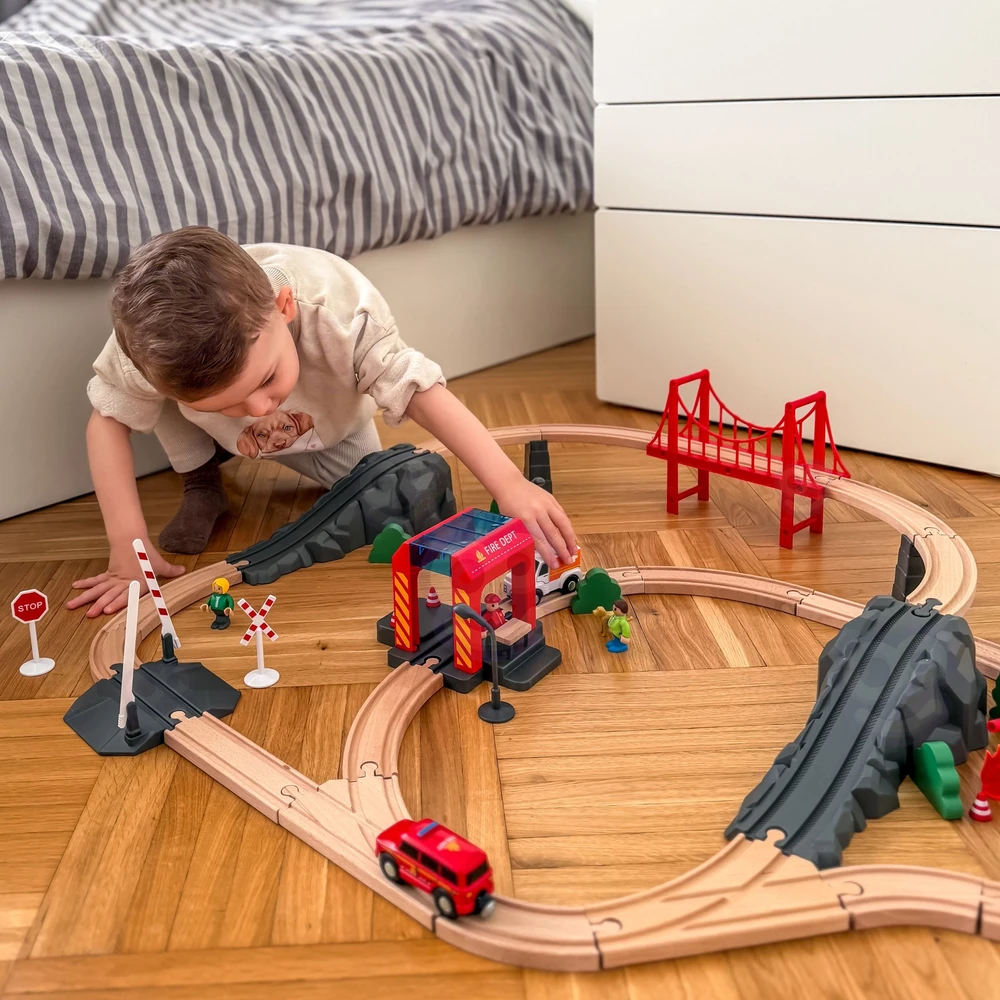 Tooky Toys Paimta žaislinė medinė eilės gaisro stažuotės greitosios pagalbos automobiliu 70 EL.