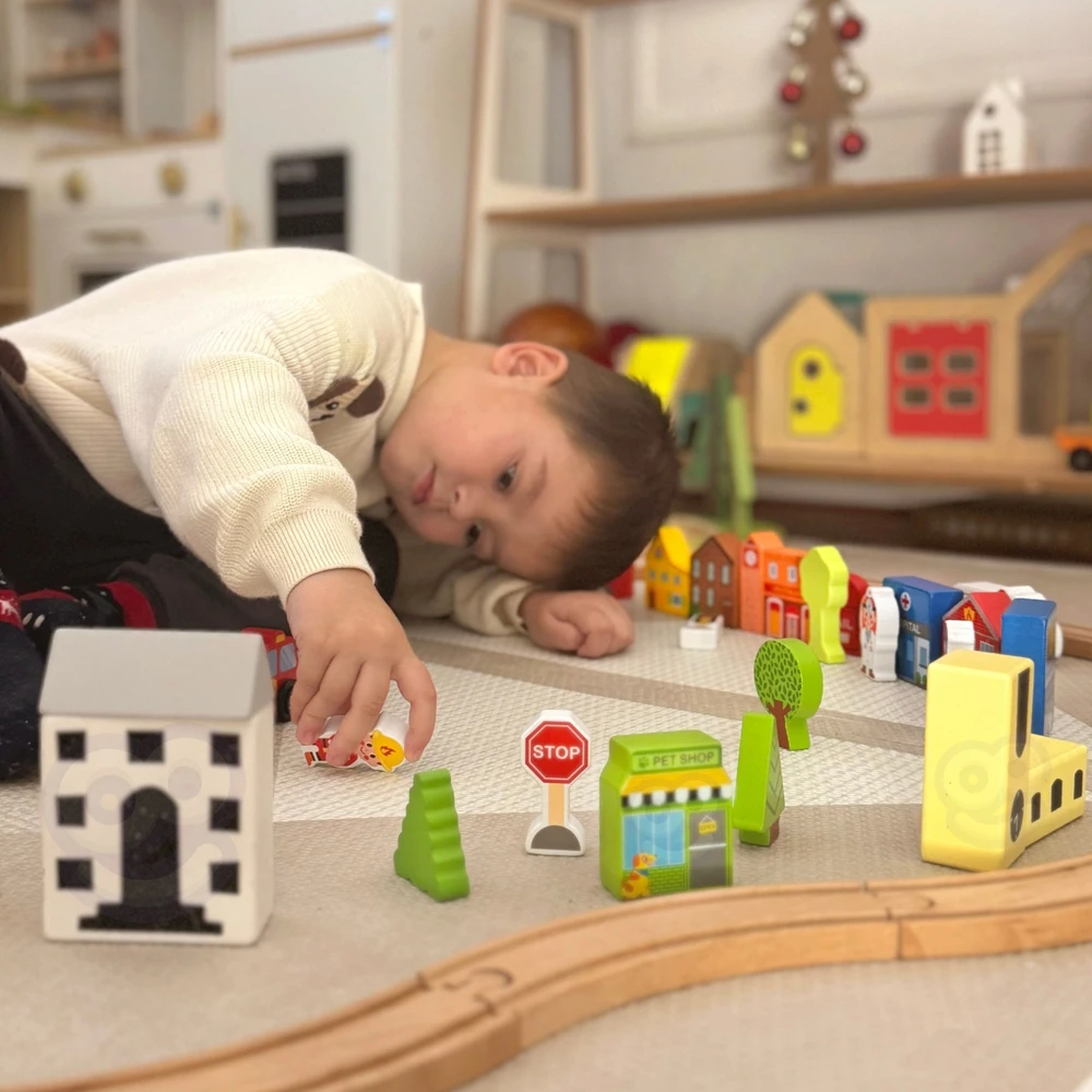 Tooky Toys Paimtas žaislinis medinis pastatų komplektas ir „Figurines City“