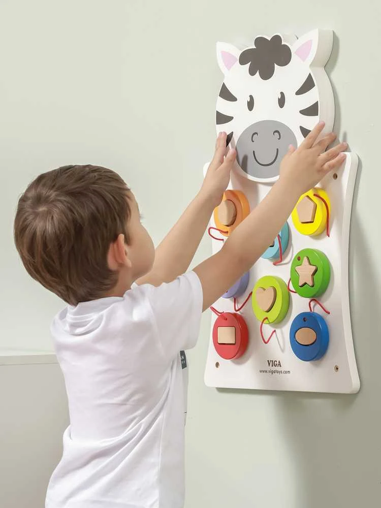 Medinė VIGA manipuliacinė lenta Zebras Montessori metodika