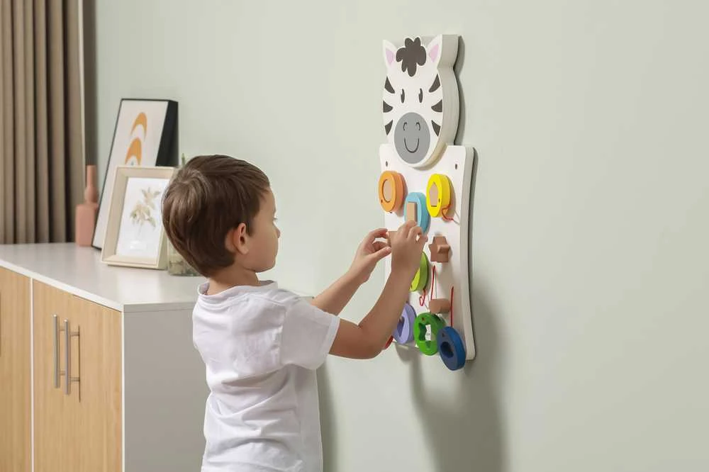 Medinė VIGA manipuliacinė lenta Zebras Montessori metodika