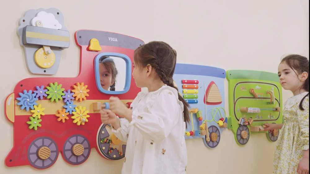 Viga Toys Medinė sensorinė-manipuliacinė lenta VIGA Traukinys