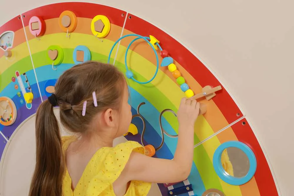 Viga Toys VIGA medinė sensorinė manipuliacinė lenta EDU Vaivorykštė