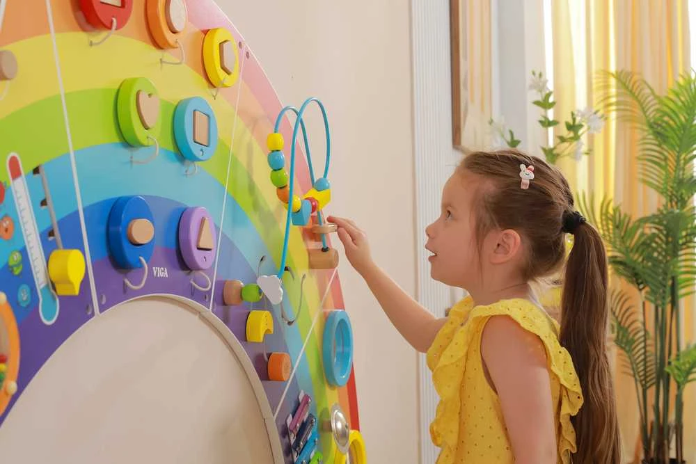 Viga Toys VIGA medinė sensorinė manipuliacinė lenta EDU Vaivorykštė