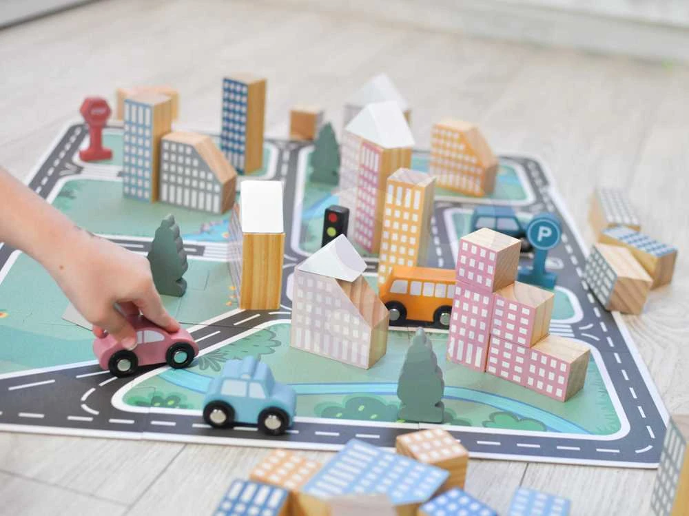 Viga Toys „Viga Polarb“ medinis tyčiojimasis su „Blocks City 56 EL“.