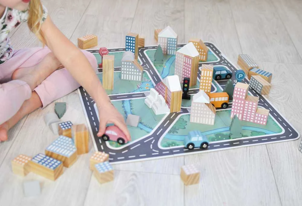 Viga Toys „Viga Polarb“ medinis tyčiojimasis su „Blocks City 56 EL“.