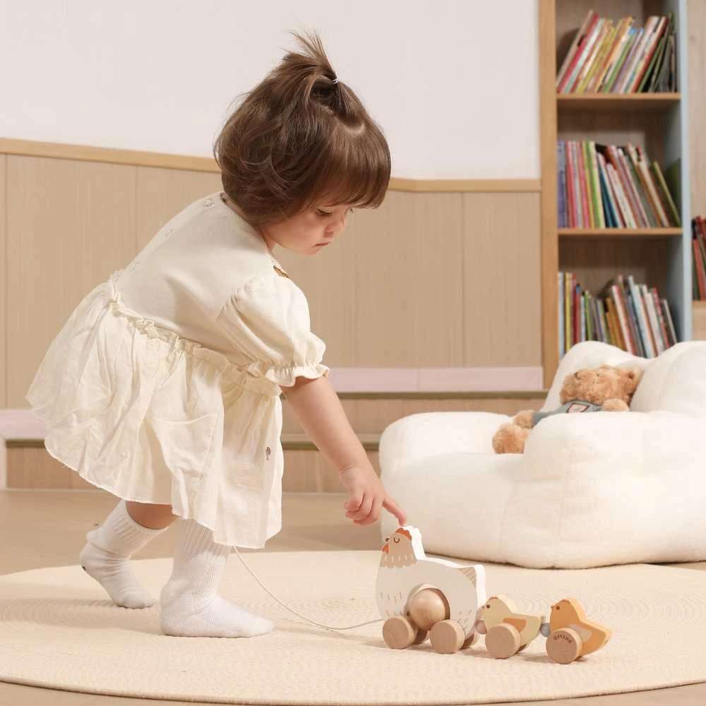 Viga Toys VIGA PolarB medinė vištelė su viščiukais traukimui
