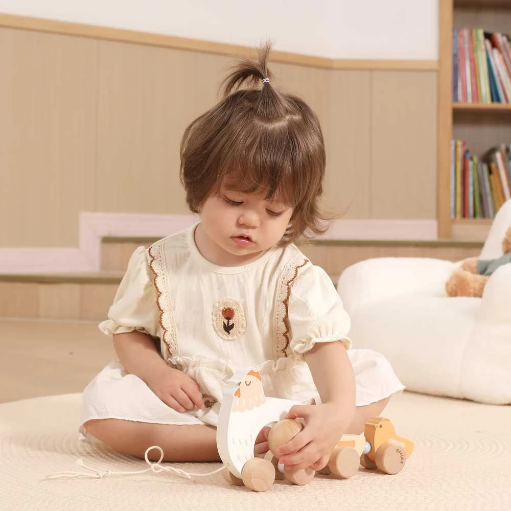 Viga Toys VIGA PolarB medinė vištelė su viščiukais traukimui