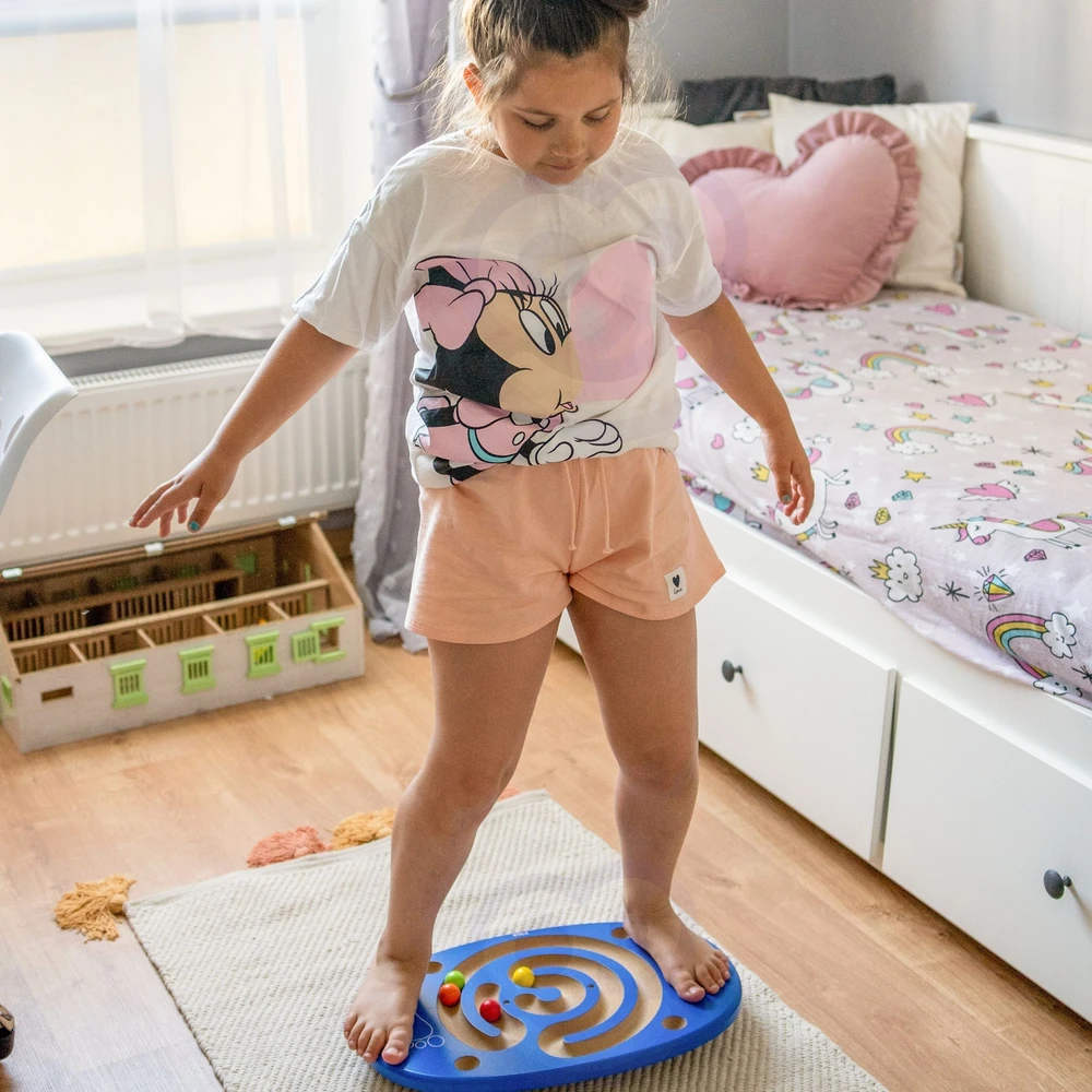 Viga Balansavimo lenta su labirintu