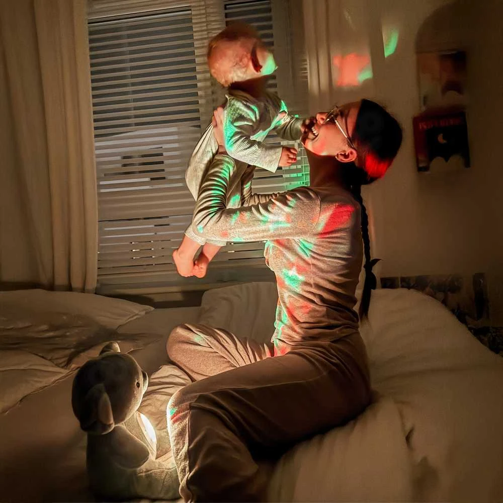 Miego draugas meškinas su projektoriumi ir lopšinėmis WOOPIE BABY