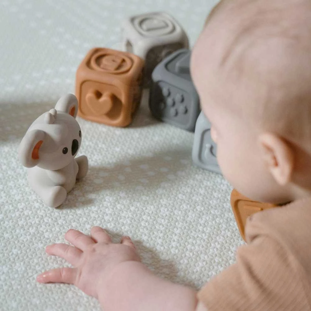 Woopie Baby Minkšta edukacinė 2in1 piramidė ir sensoriniai kaladėlės su skaičiais kūdikiams