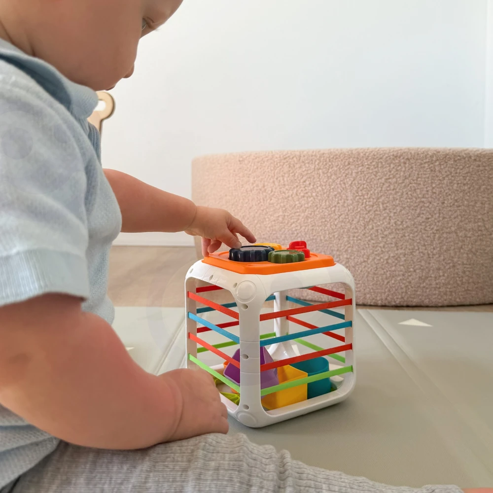 Edukacinė sensorinė 4in1 rūšiavimo kubas WOOPIE