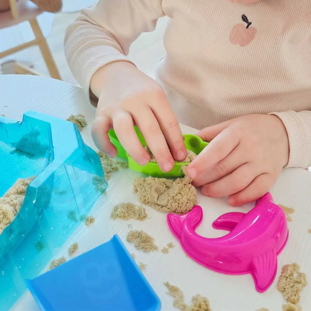 Woopie Kinetinio smėlio rinkinys 0,5kg su staliuku ir formelėmis