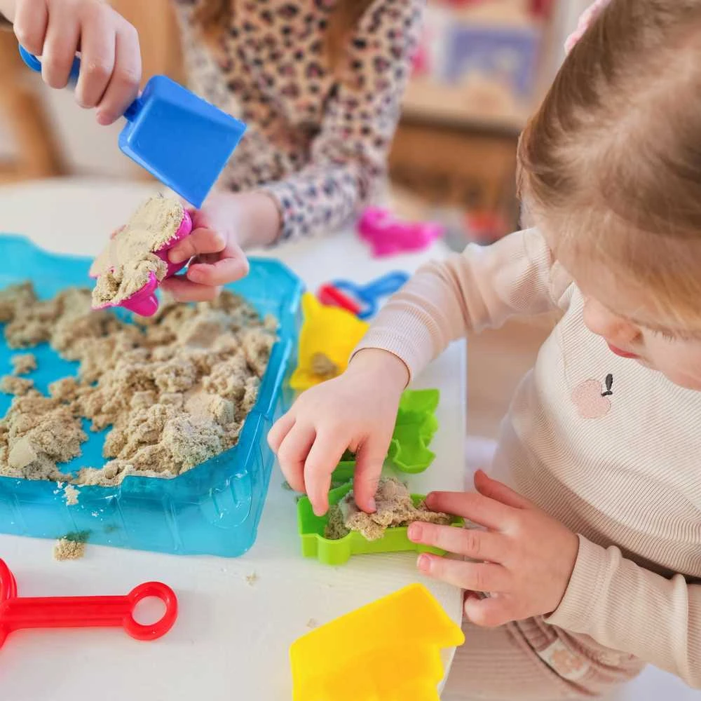 Woopie Kinetinio smėlio rinkinys 0,5kg su staliuku ir formelėmis
