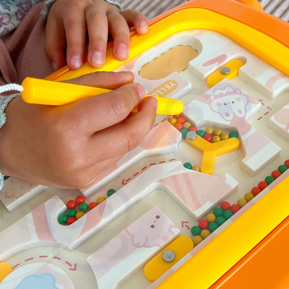 Magnetinė Montessori lavinamoji lenta su labirintu Krabas Woopie oranžinė