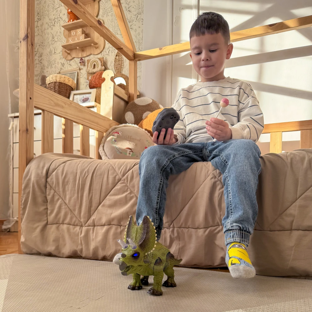Woopie RC Robotas - Dinozauras Triceratops su švytinčiomis akimis