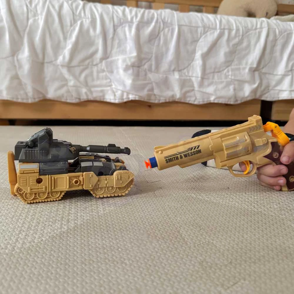 3 Viename Robotas Transformeris Tankas Ir Strėlyčių Šautuvas WOOPIE