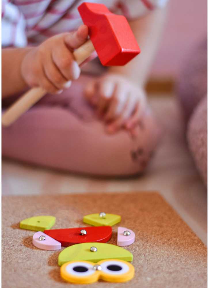 WOOPIE Žalias Wooden Nailing Hammer Puzzle 20 Patterns 82 Pieces FSC Certified